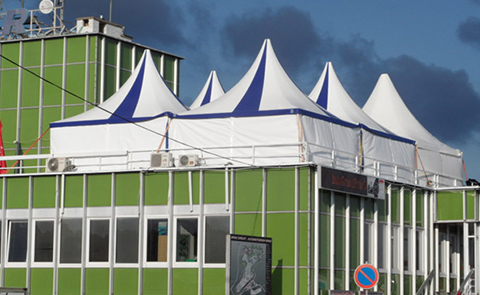 Spojením několika pagod vznikne stan s dostatečně velkým prostorem pro prezentační firemní
akci. <a href='http://pupaproduction.cz/party-stany-reference.html' target='_blank'>Brněnský
                            autodrom</a>.